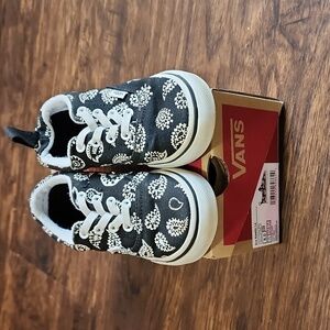 Pre loved toddlers vans size 8